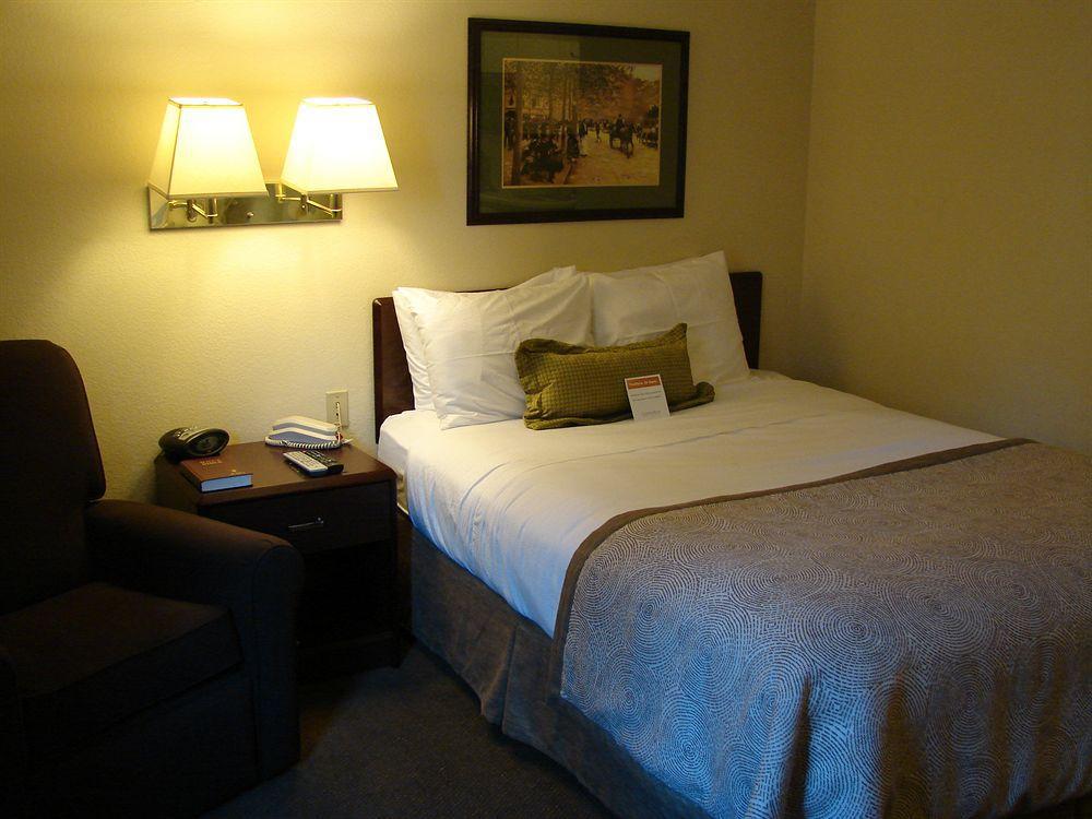 Candlewood Suites Raleigh Crabtree By Ihg Exterior foto
